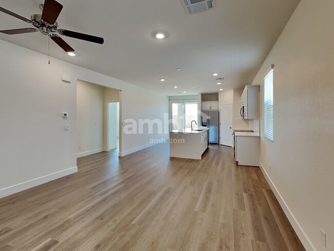 Photo - 850 English Primrose St