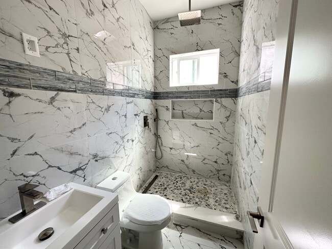 Photo - 2433 Creekhollow Ln