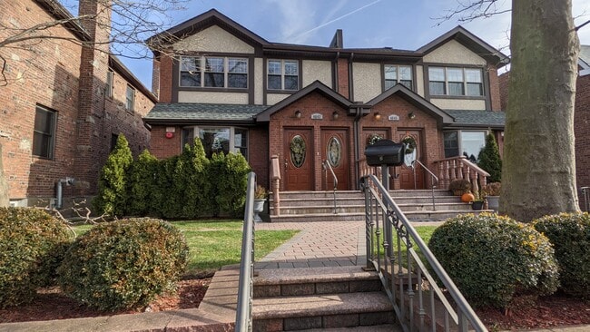Building Photo - 4645 193rd St Unit 4645 193 Street