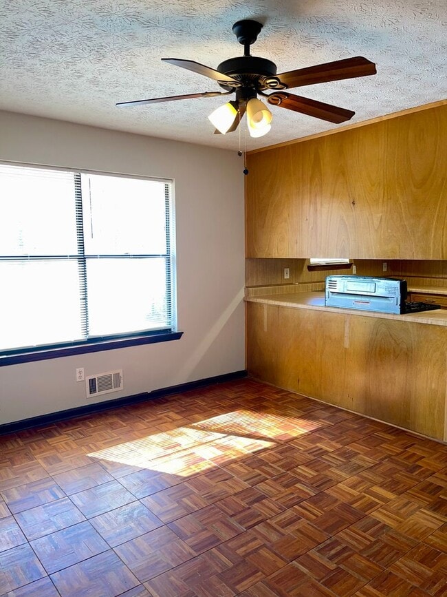 Photo - Spacious 3 Bed/2 Bath Brick Ranch in Great Riverdale Location