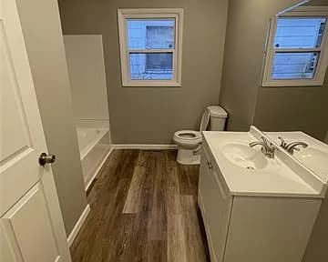 Photo - 419 W 5th St