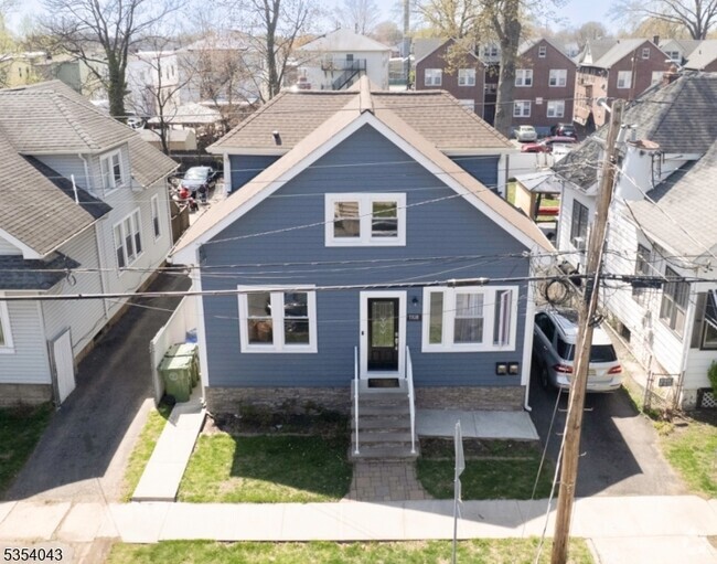 Building Photo - 1108 Drake Ave Rental