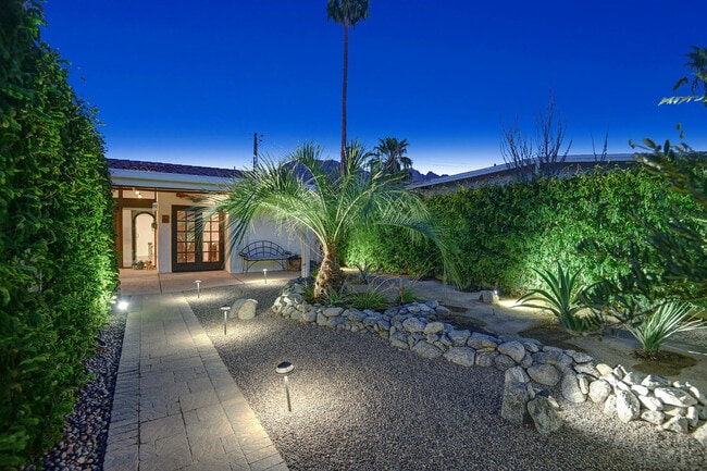 54270 Avenida Alvarado