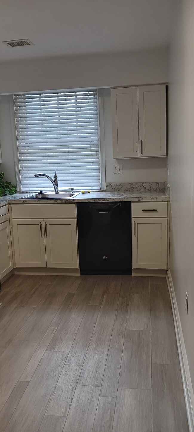 Photo - 500 E Lancaster Ave Unit 109