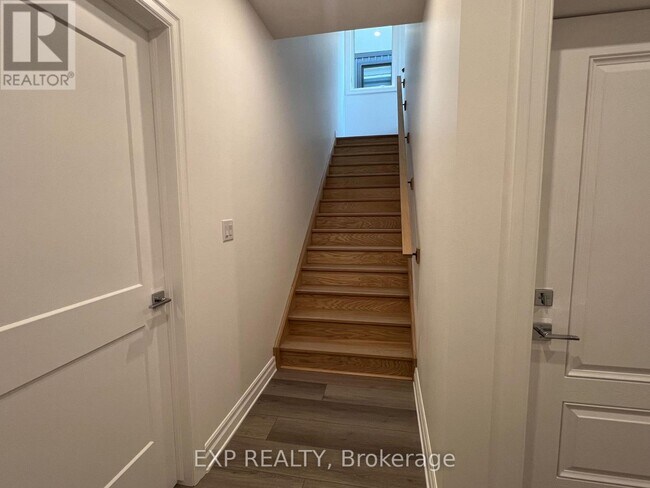 Photo - 7532 Splendour Dr