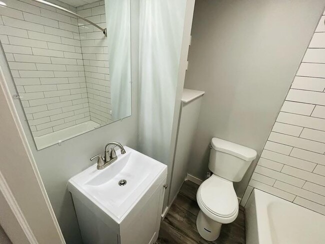 Photo - 3726 - 3730 School Ln