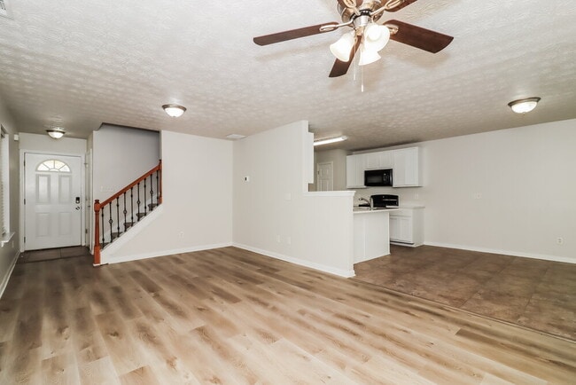 Photo - 124 Silver Fox Trail