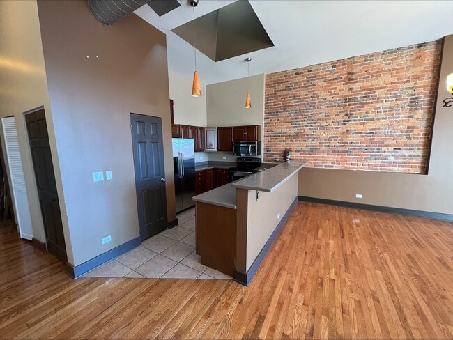 Photo - 26 E Downer Pl Unidad B