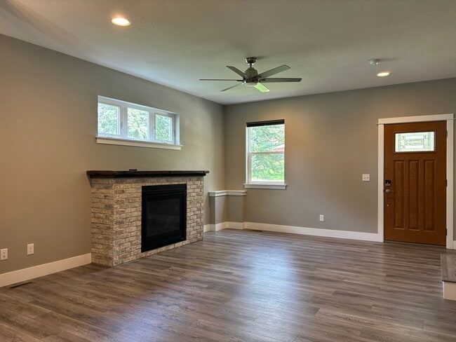 Photo - 309 Femrite Dr