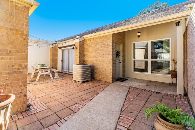 1814 Veranda Dr