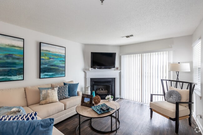 2BR, 2BA - B4 - 1,050SF - Living Room