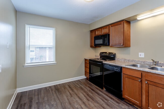 2BR, 1BA - B2 - Reserve at Brownstone