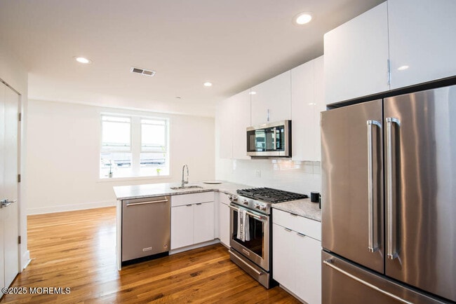 Photo - 209 Bond St Unit 3