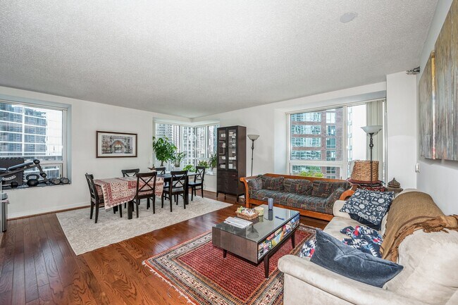 Photo - 512 N McClurg Ct Unidad 504