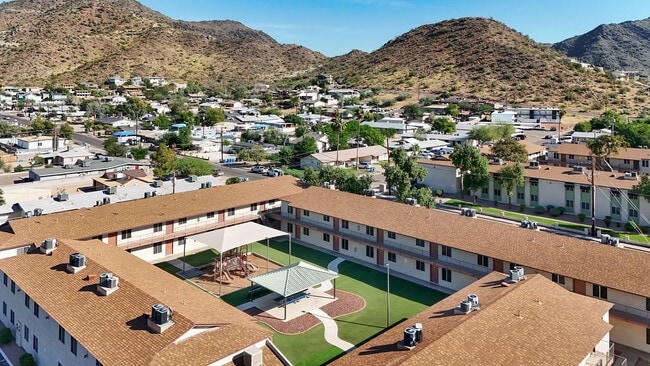 Photo - Windrose Villas Apartments