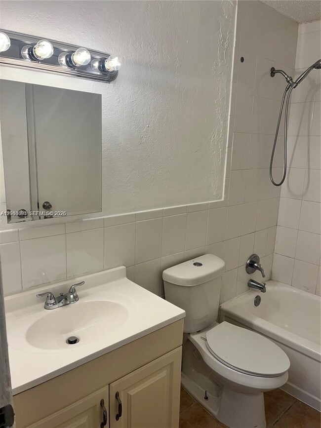 Photo - 2775 Taft St Unidad 305