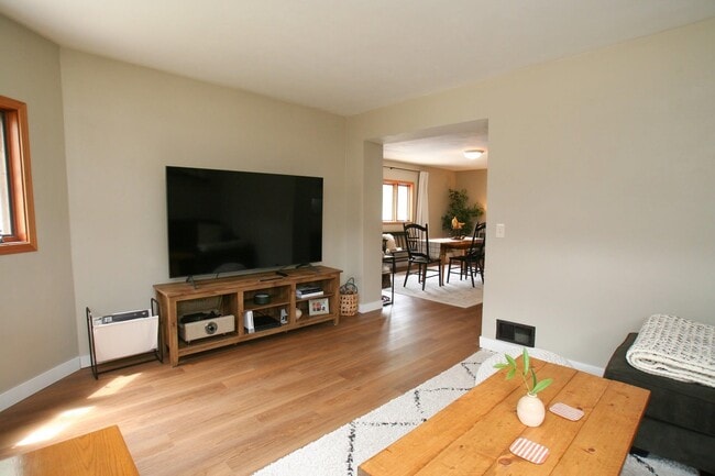 Photo - 418 W Holmes St