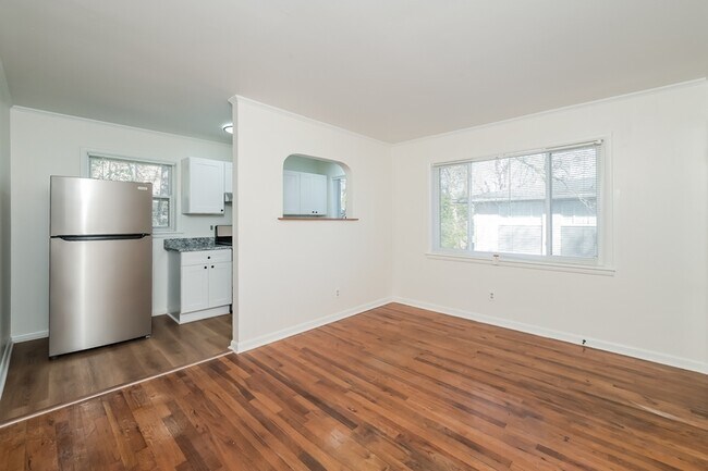 Photo - 1978 Wellbourne Dr NE