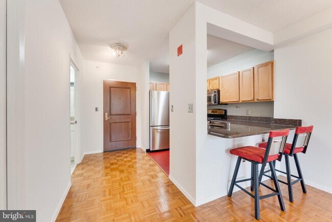 Photo - 7111 Woodmont Ave Unit 608
