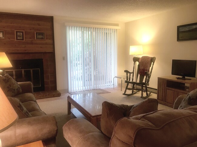 Photo - IDEAL FOR TRAVELING PROFESSIONALS - FURNIS... House