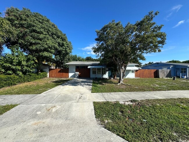 Building Photo - Cozy 2BR 1BA Home w/ Quartz Counters • Stainless Steel • Bonus Room in Pompano Beach