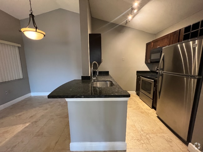 Building Photo - 2820 N Oakland Forest Dr Rental