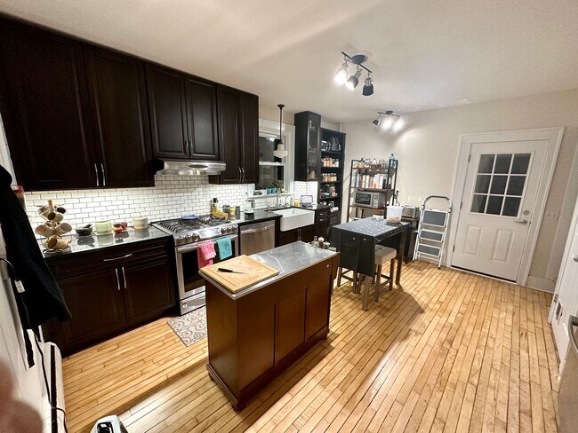 Photo - 959 Lawrence St