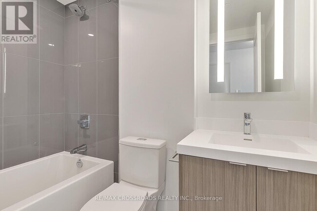 Photo - 30 Inn On The Pk Dr Unité 1004