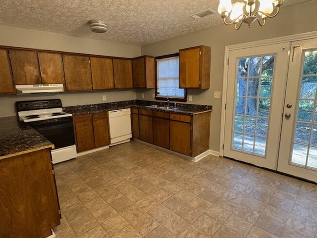 Photo - 103 Peachtree St Unit B