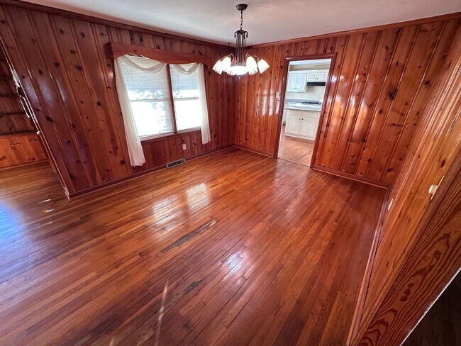 Photo - 3 Bedrooms- 2 Bathrooms- House in Armuchee!