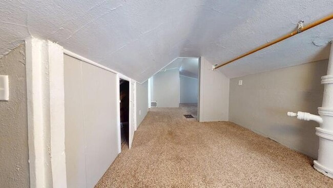 Photo - 413 1/2 W Thayer Ave