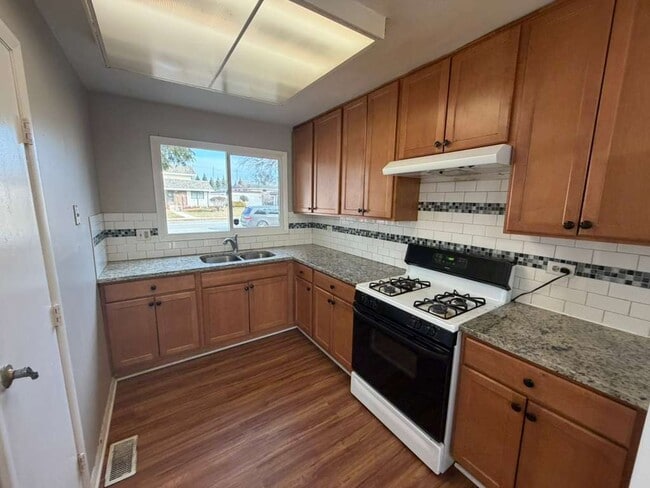 Photo - 1321 Court O