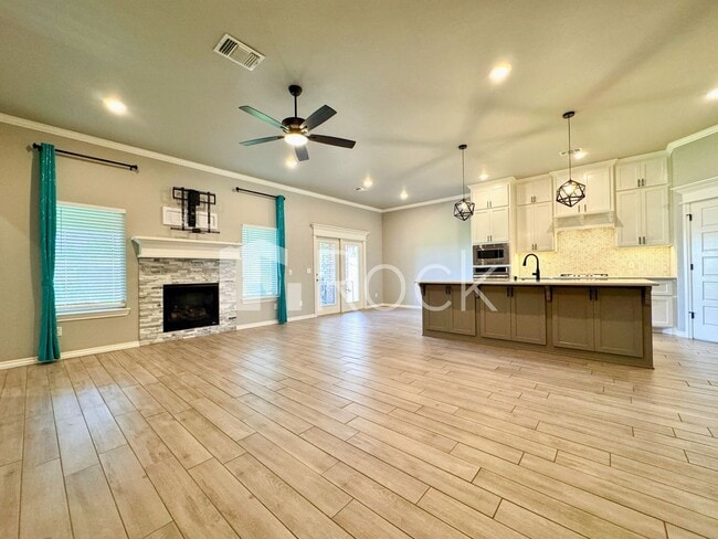 Photo - Spacious Craftsman Home on cul-de-sac