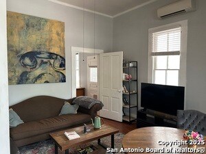 Photo - 203 Devine St
