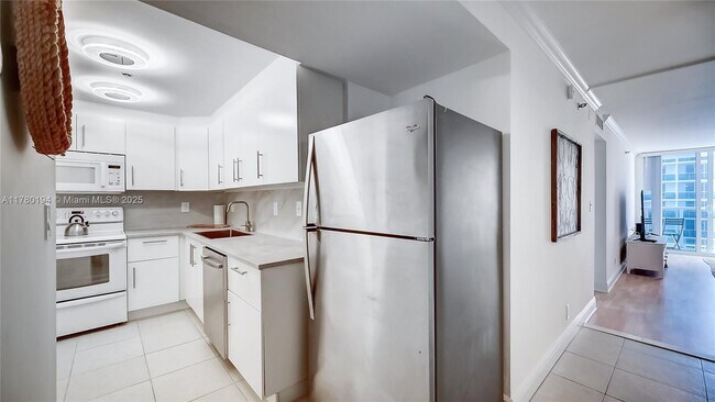 Photo - 2401 Collins Ave Condo Unit 904