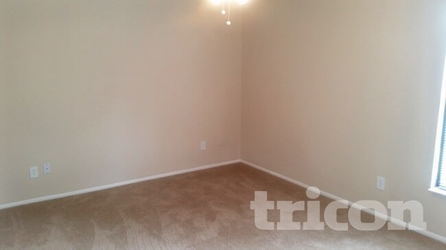 Photo - 1060 Bannock Terrace