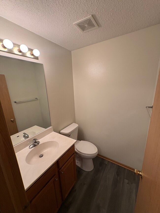 Photo - 872 Edgewater Dr