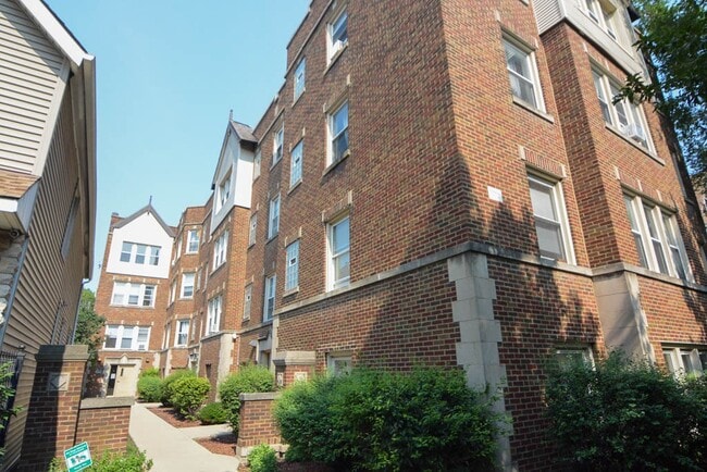 Building Photo - 2942 N Albany Ave Unit M01H