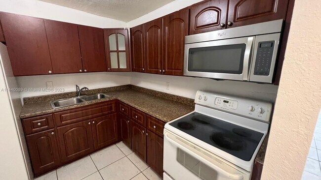 Photo - 15205 NE 6th Ave