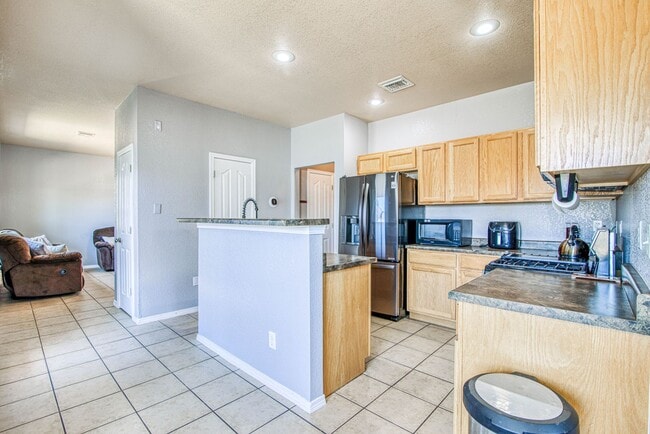 Photo - Beautiful house with 3 beds/2.5 baths near by Fortbliss