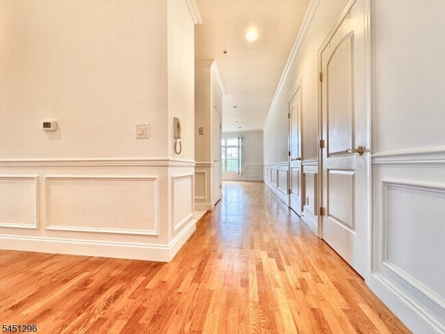 Photo - 1677 Springfield Ave Unidad 13