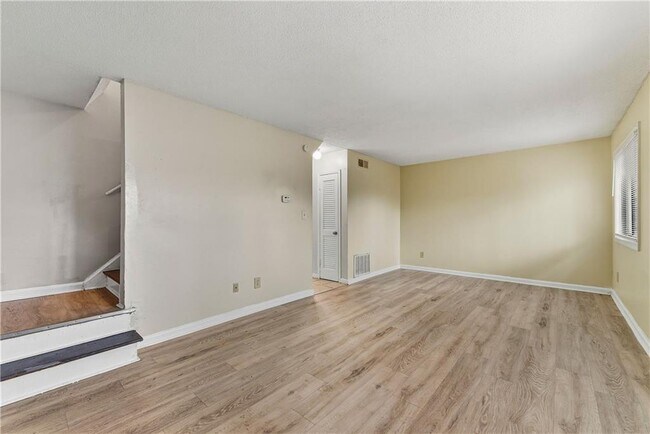 Photo - 4755 Yates Rd