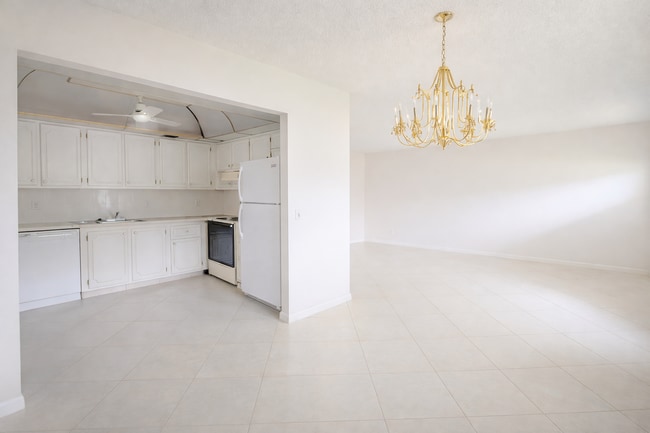 Photo - 222 Somerset L Unit L