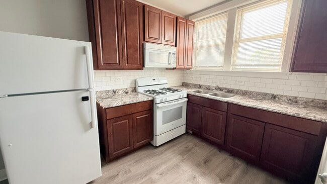Building Photo - 2023 N Lavergne Ave Unit 2A