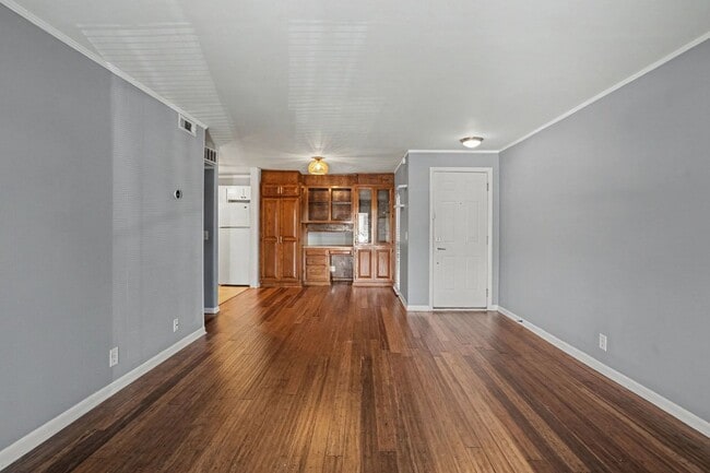 Photo - 555 N Dupont Ave