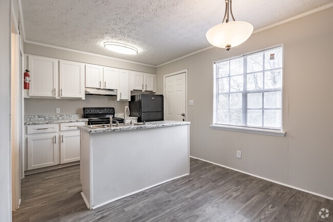 2BR, 1.5BA - 1015SF