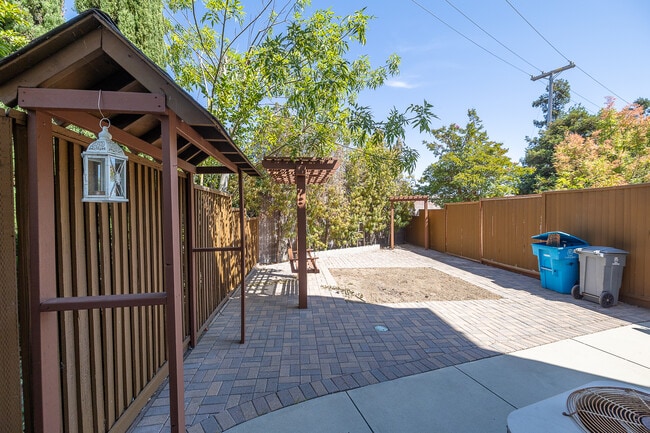 Photo - 7335 Rainbow Dr