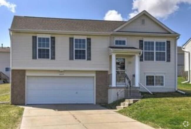 Building Photo - 16119 Cherrywood St Rental