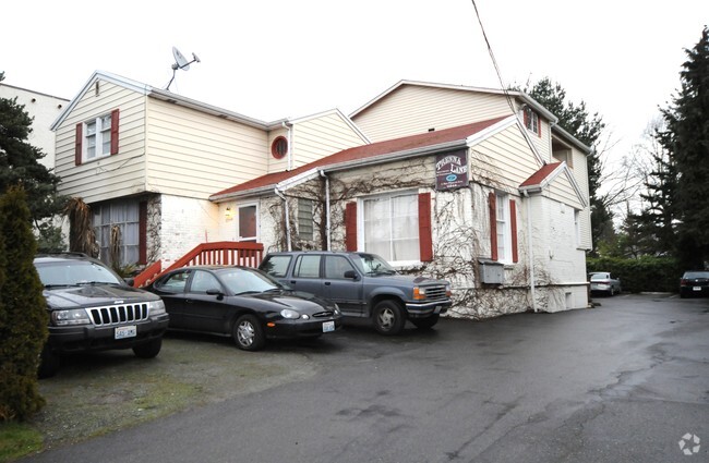 Building Photo - Greenwood Ave Rental