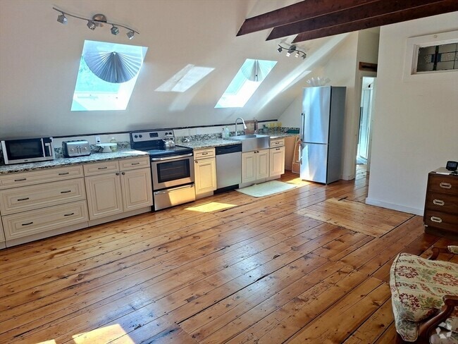 Building Photo - 6 Winthrop St Rental
